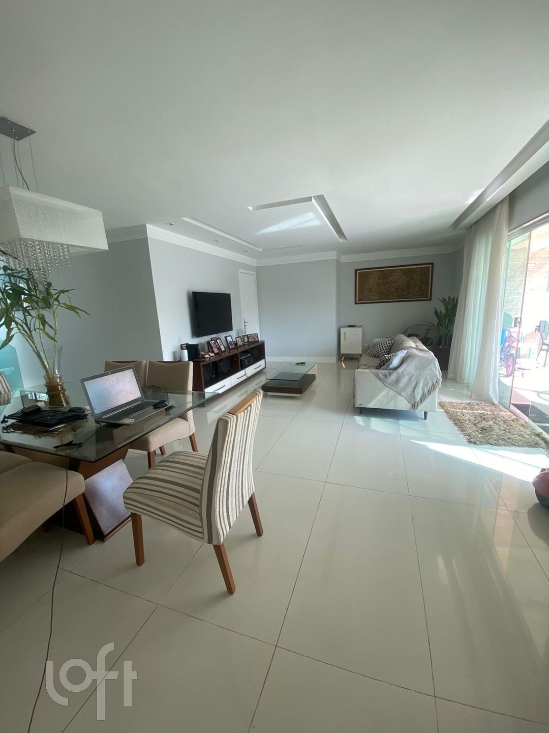 Venda de Apartamento com 3 quarto(s), 3 suíte(s), por R$ 2.5 milhões, no condomínio Edificio Dakota Village em Recreio dos Bandeirantes.