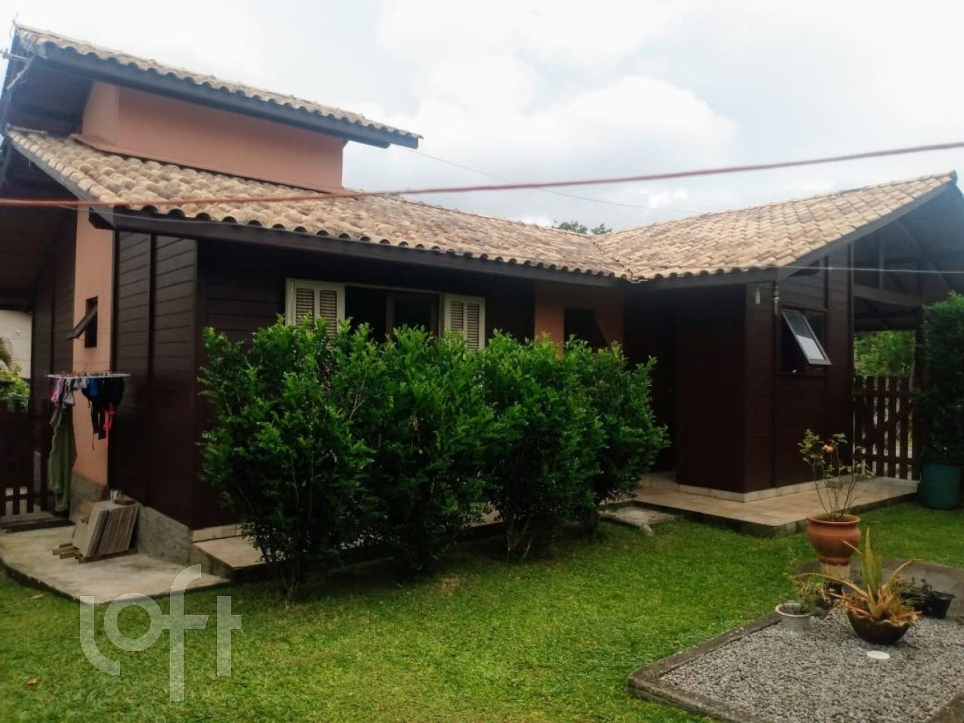 Casa à venda em São João do Rio Vermelho com 106 m², 3 quartos, 1 suíte, 3 vagas
