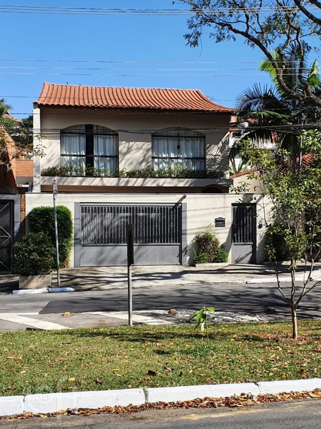 Casa à venda com 3 quartos, 319m² - Foto 1