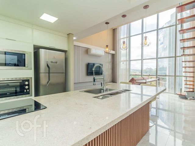 Apartamento com 72m², 1 dormitório, 1 suíte, 2 vagas, Petrópolis em Porto Alegre