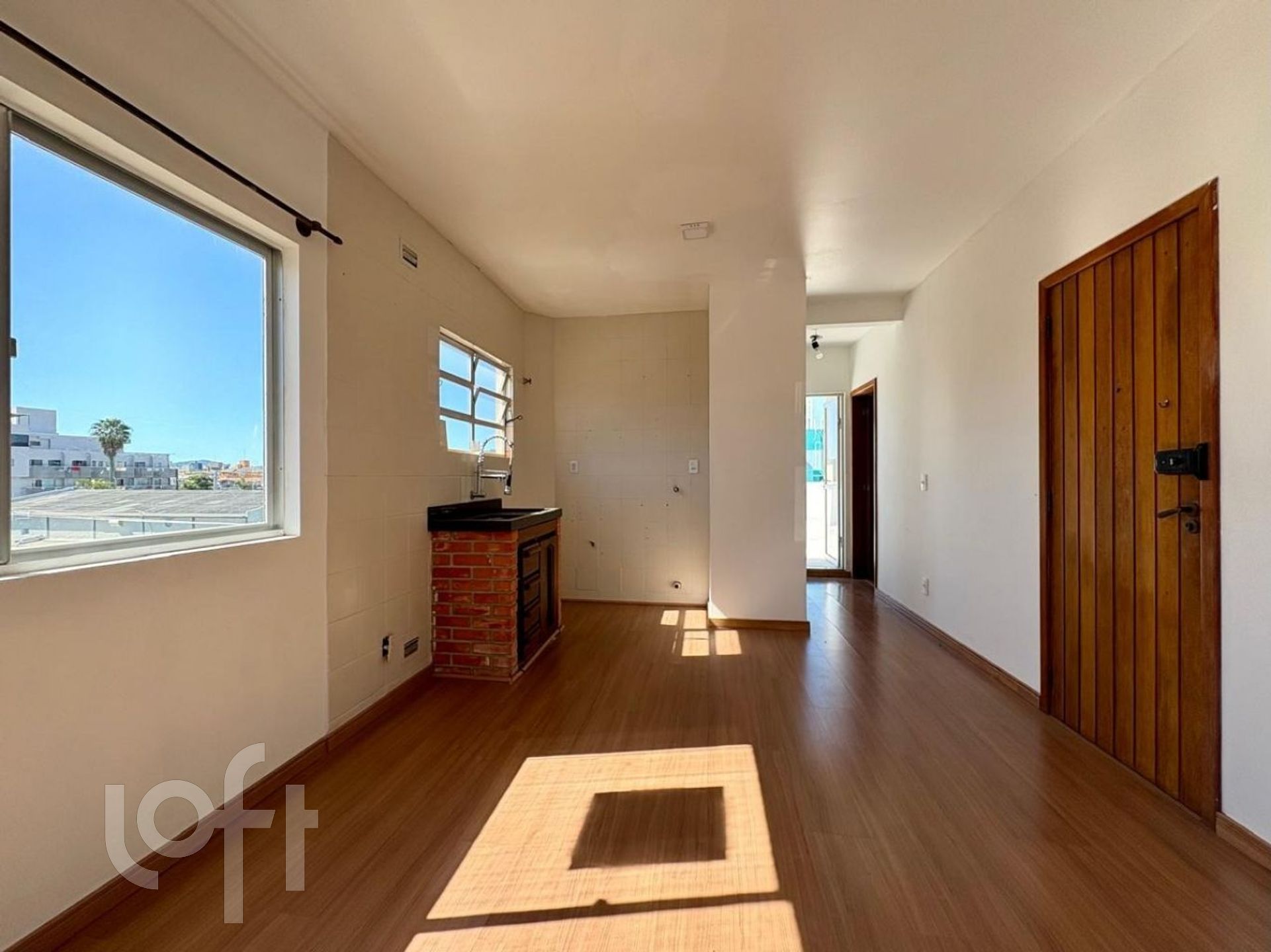 Apartamento à venda em Canasvieiras com 73 m², 1 quarto, 1 vaga