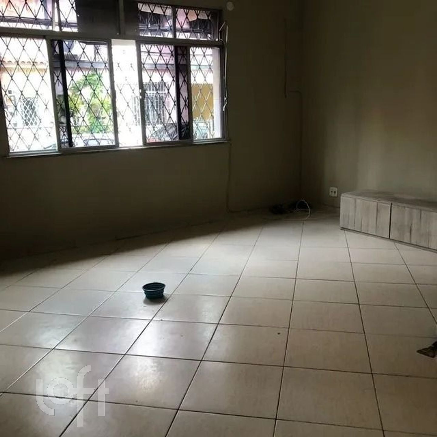 Venda de Casa com 3 quarto(s), por R$ 610.0 mil, no condomínio Vila Garcez em Praça Seca.