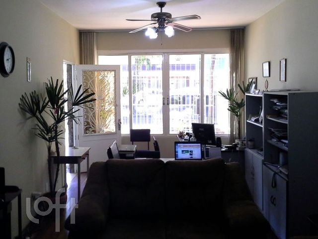 Casa com 236m², 4 dormitórios, 1 suíte, 2 vagas, Santana em Porto Alegre