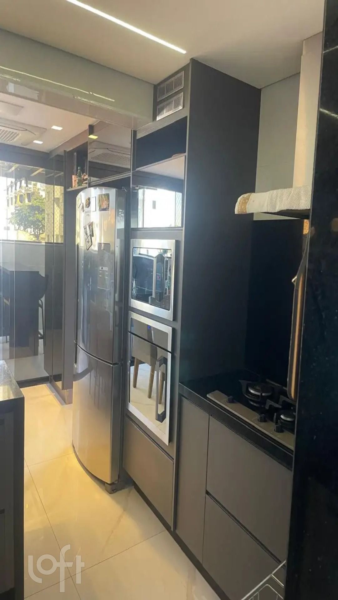 Apartamento à venda com 4 quartos, 202m² - Foto 2