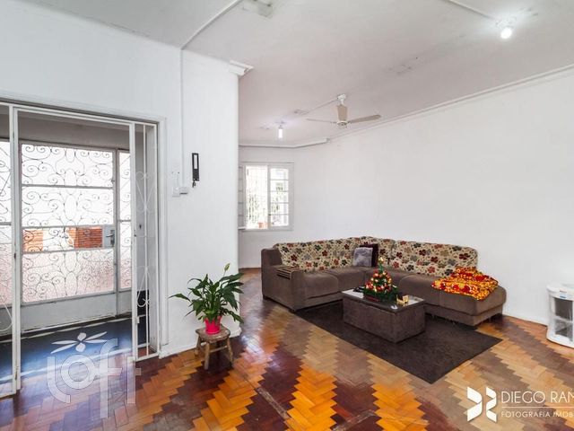 Casa com 290m², 3 dormitórios, 2 suítes, 4 vagas, Menino Deus em Porto Alegre