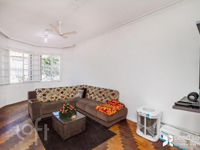 Casa com 290m², 3 dormitórios, 2 suítes, 4 vagas, Menino Deus em Porto Alegre