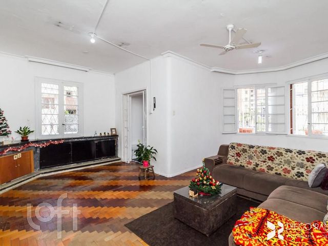 Casa com 290m², 3 dormitórios, 2 suítes, 4 vagas, Menino Deus em Porto Alegre