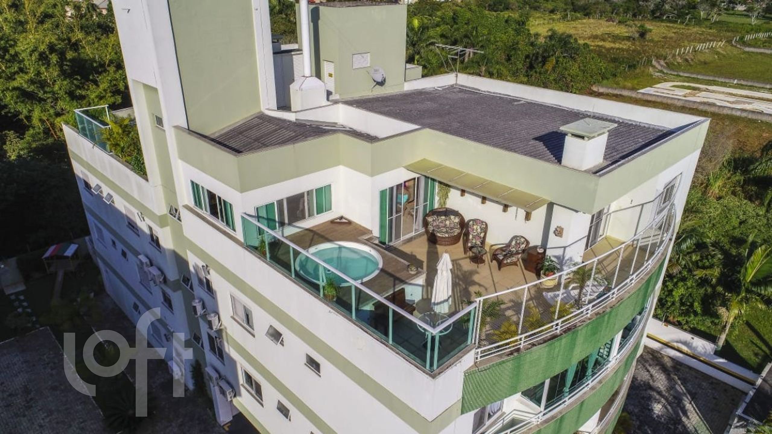 Apartamento à venda em Ingleses com 187 m², 3 quartos, 1 suíte, 1 vaga
