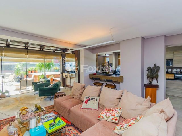 Apartamento com 218m², 4 dormitórios, 3 suítes, 2 vagas, Petrópolis em Porto Alegre