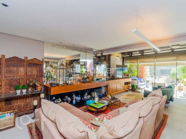 Apartamento com 218m², 4 dormitórios, 3 suítes, 2 vagas, Petrópolis em Porto Alegre