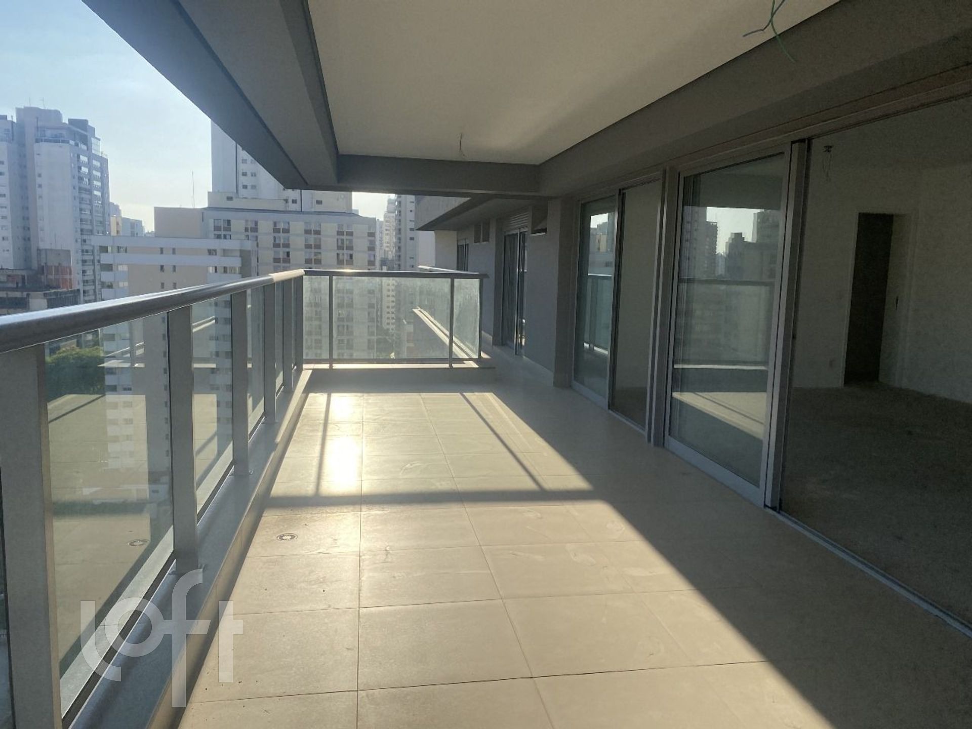 Apartamento à venda com 3 quartos, 184m² - Foto 4