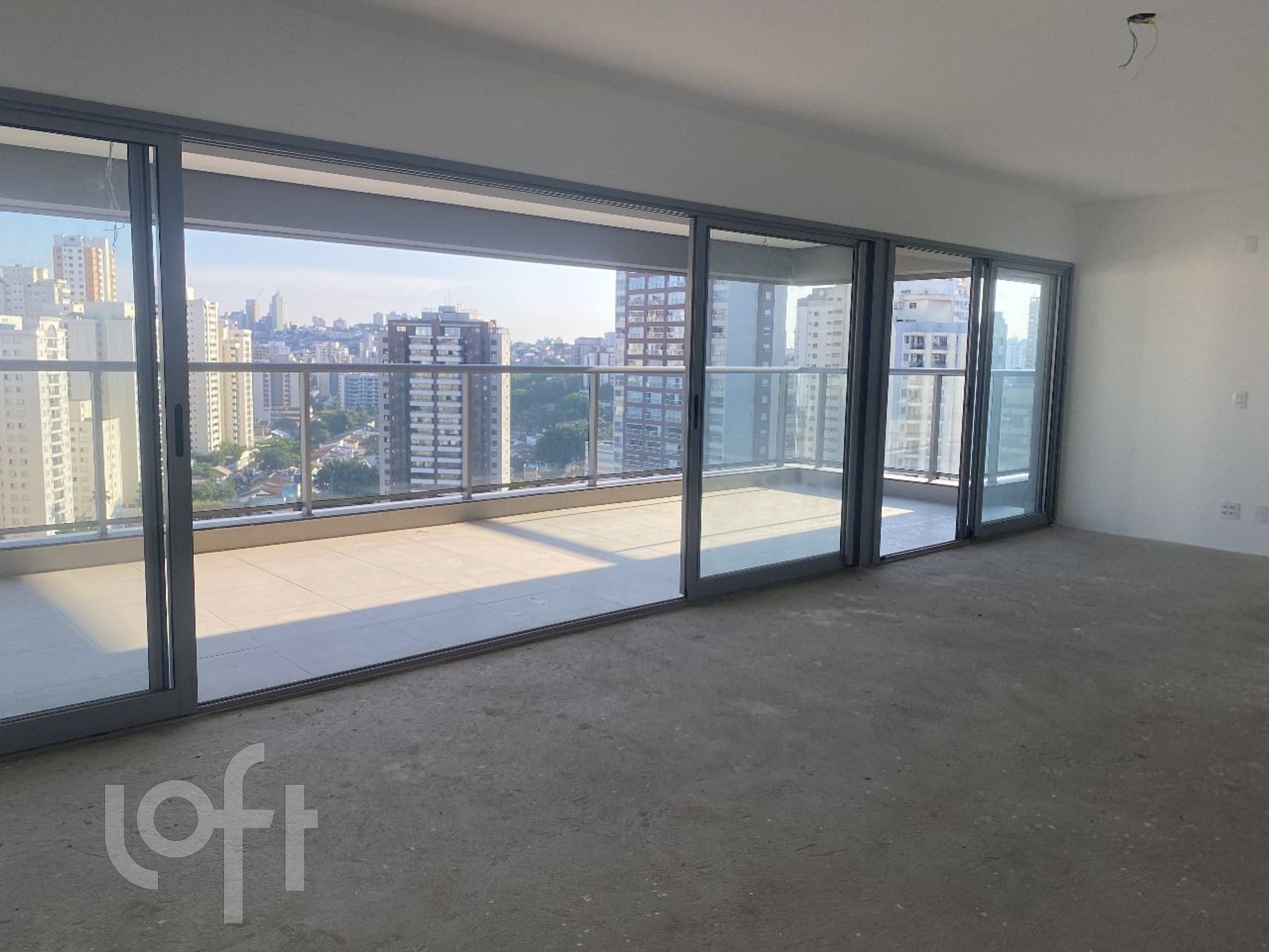 Apartamento à venda com 3 quartos, 184m² - Foto 2