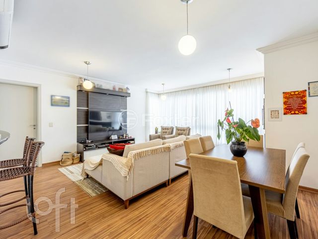 Apartamento com 105m², 3 dormitórios, 1 suíte, 2 vagas, Petrópolis em Porto Alegre