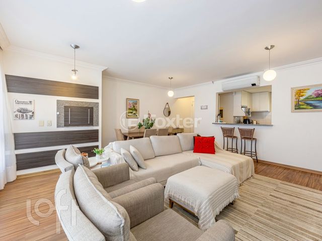 Apartamento com 105m², 3 dormitórios, 1 suíte, 2 vagas, Petrópolis em Porto Alegre