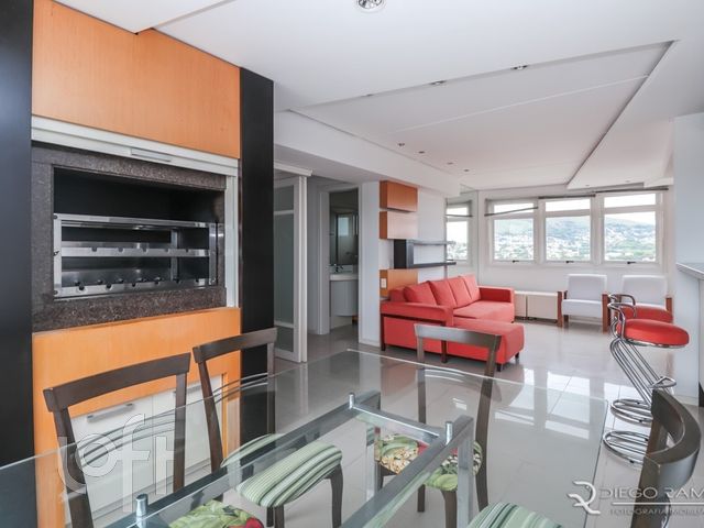 Apartamento com 105m², 3 dormitórios, 1 suíte, 2 vagas, Jardim Botânico em Porto Alegre