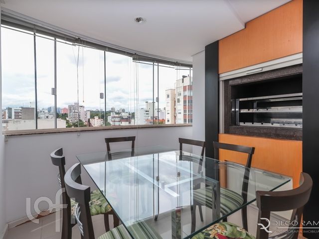 Apartamento com 105m², 3 dormitórios, 1 suíte, 2 vagas, Jardim Botânico em Porto Alegre