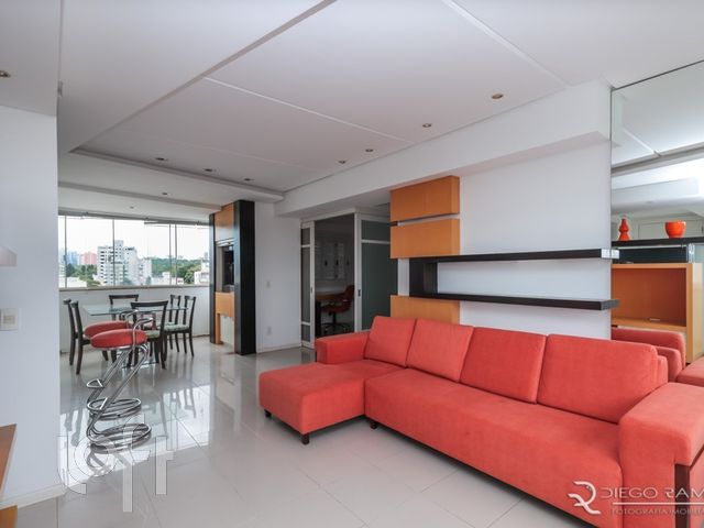Apartamento com 105m², 3 dormitórios, 1 suíte, 2 vagas, Jardim Botânico em Porto Alegre