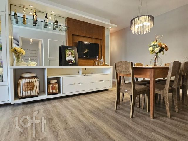 Apartamento com 94m², 3 dormitórios, 1 suíte, 2 vagas, Vila Ipiranga em Porto Alegre