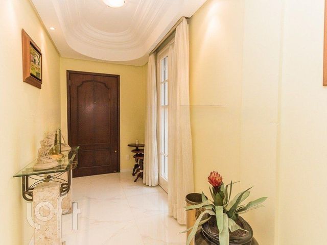 Apartamento com 130m², 3 dormitórios, 1 suíte, 1 vaga, Rio Branco em Porto Alegre