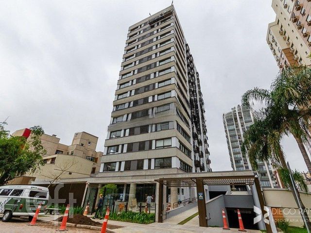 Apartamento com 110m², 3 dormitórios, 3 suítes, 2 vagas, Menino Deus em Porto Alegre