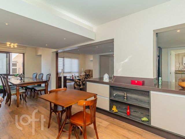 Apartamento com 144m², 3 dormitórios, 1 suíte, 1 vaga, Bela Vista em Porto Alegre