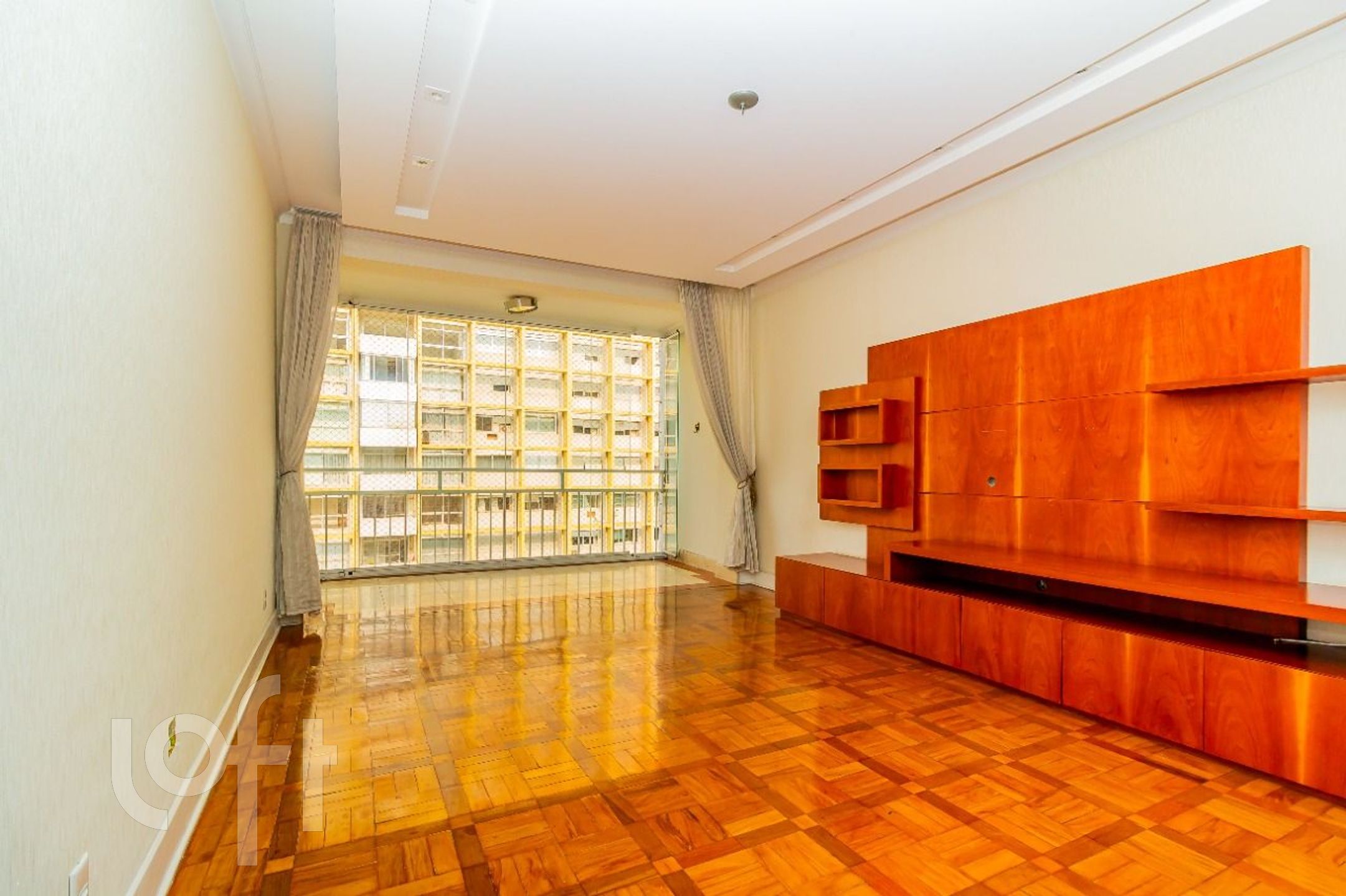 Apartamento à venda com 3 quartos, 252m² - Foto 2