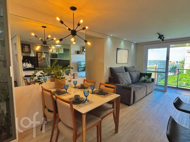 Apartamento com 76m², 2 dormitórios, 1 suíte, 2 vagas, Petrópolis em Porto Alegre