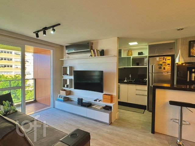 Apartamento com 76m², 2 dormitórios, 1 suíte, 2 vagas, Petrópolis em Porto Alegre