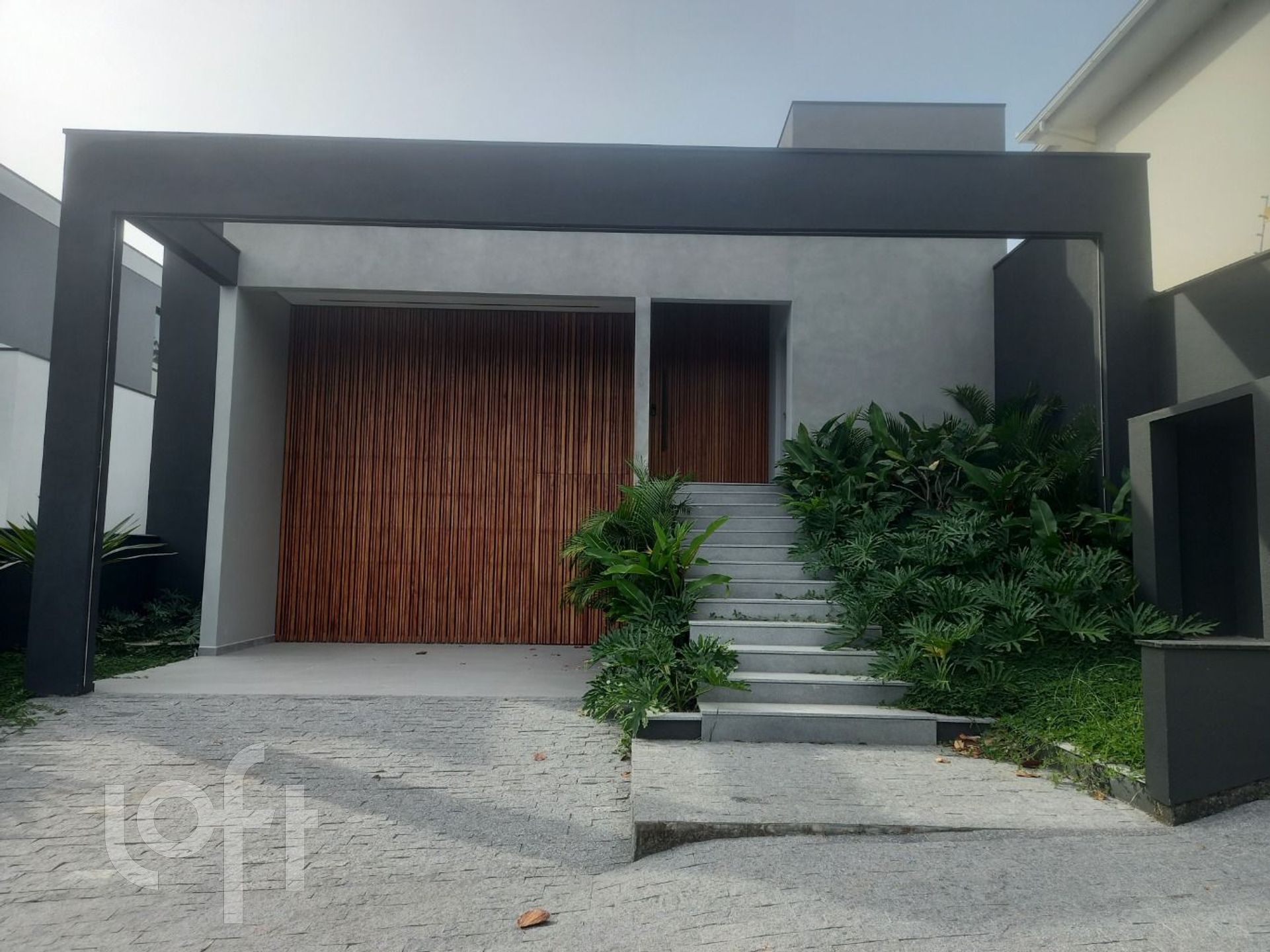 Casa Residencial com 240m², 3 quartos, 3 suítes, 4 garagens, no bairro Cidade Universitaria Pedra Branca em Palhoça