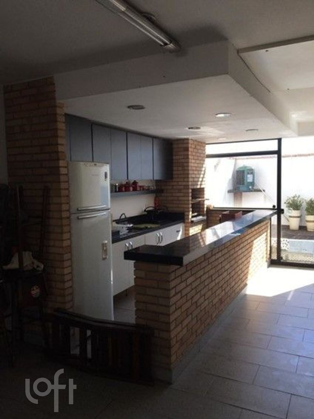 Casa à venda com 3 quartos, 226m² - Foto 1