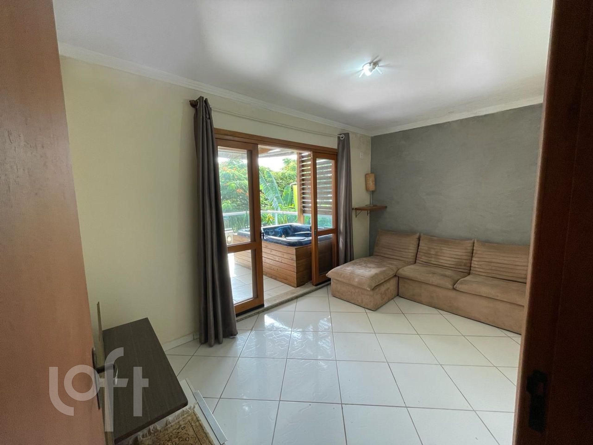 Apartamento à venda em Ingleses do Rio Vermelho com 140 m², 3 quartos, 1 vaga