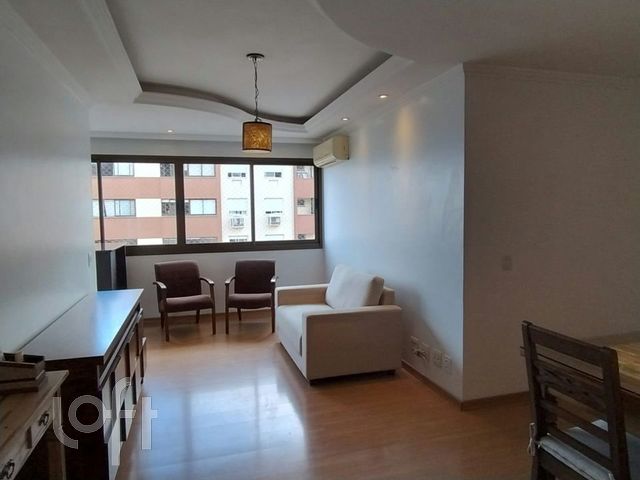 Apartamento com 85m², 3 dormitórios, 1 suíte, 2 vagas, Vila Ipiranga em Porto Alegre