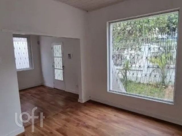 Casa com 80m², 2 dormitórios, 5 vagas, Petrópolis em Porto Alegre