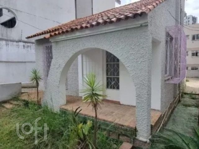 Casa com 80m², 2 dormitórios, 5 vagas, Petrópolis em Porto Alegre