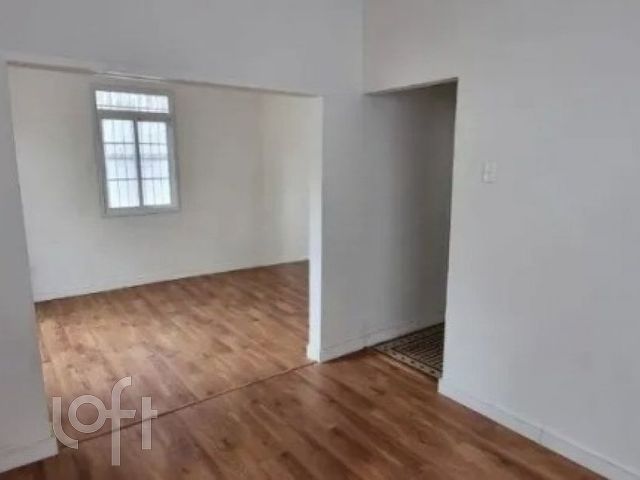 Casa com 80m², 2 dormitórios, 5 vagas, Petrópolis em Porto Alegre
