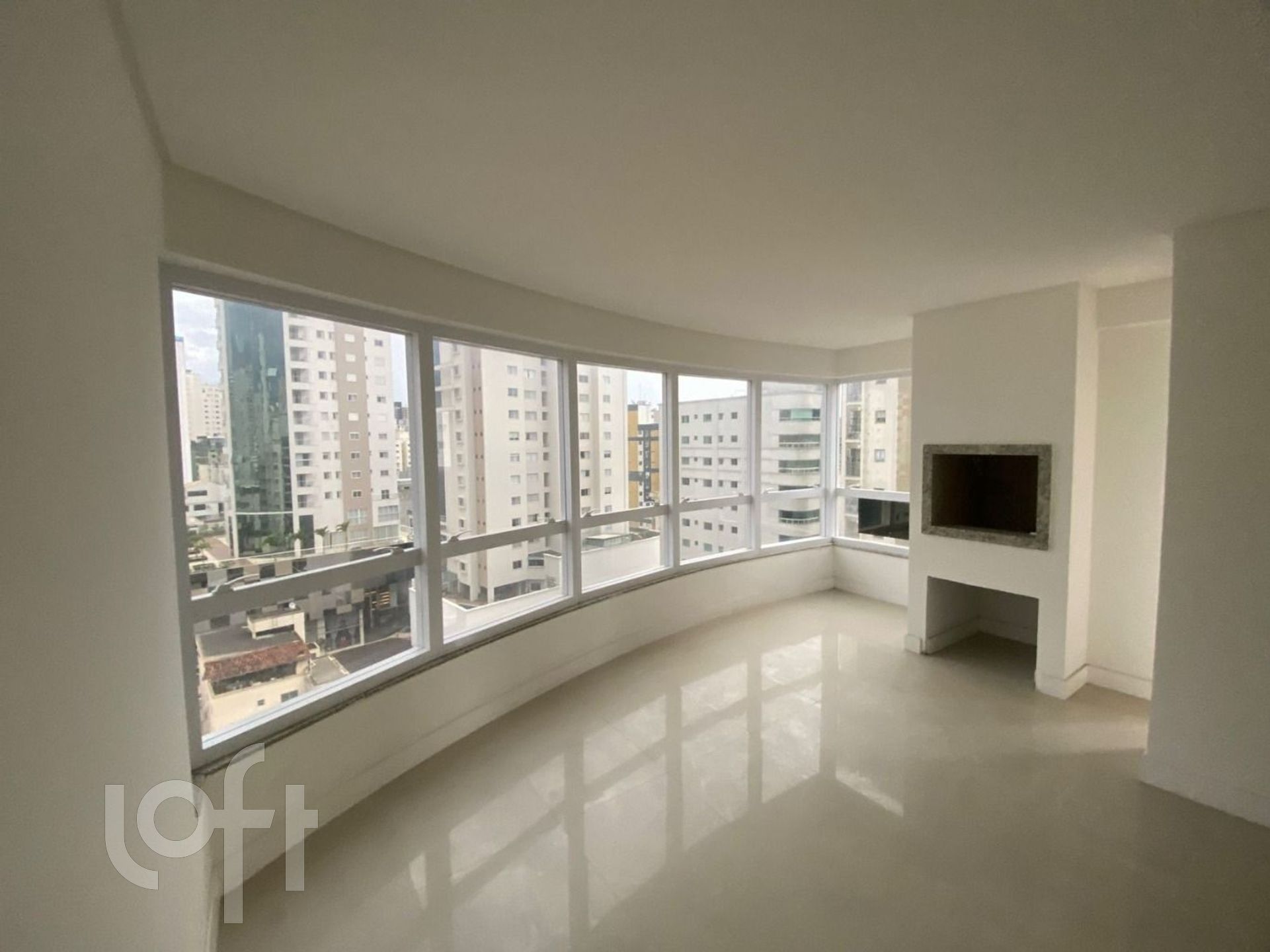 Apartamento à venda em Centro com 137 m², 3 quartos, 3 suítes, 4 vagas