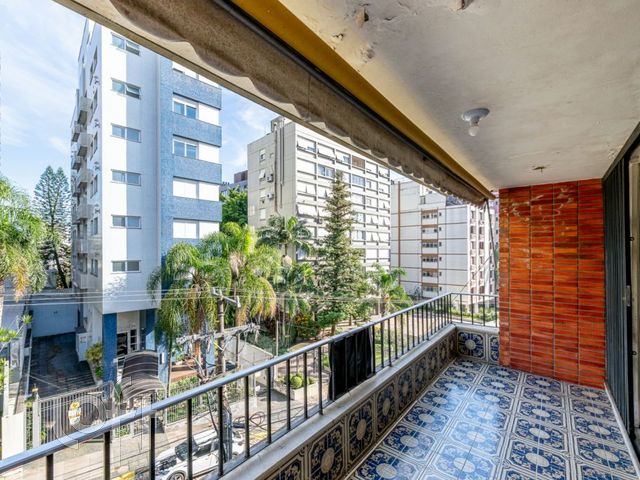 Apartamento com 167m², 3 dormitórios, 1 suíte, 1 vaga, Rio Branco em Porto Alegre