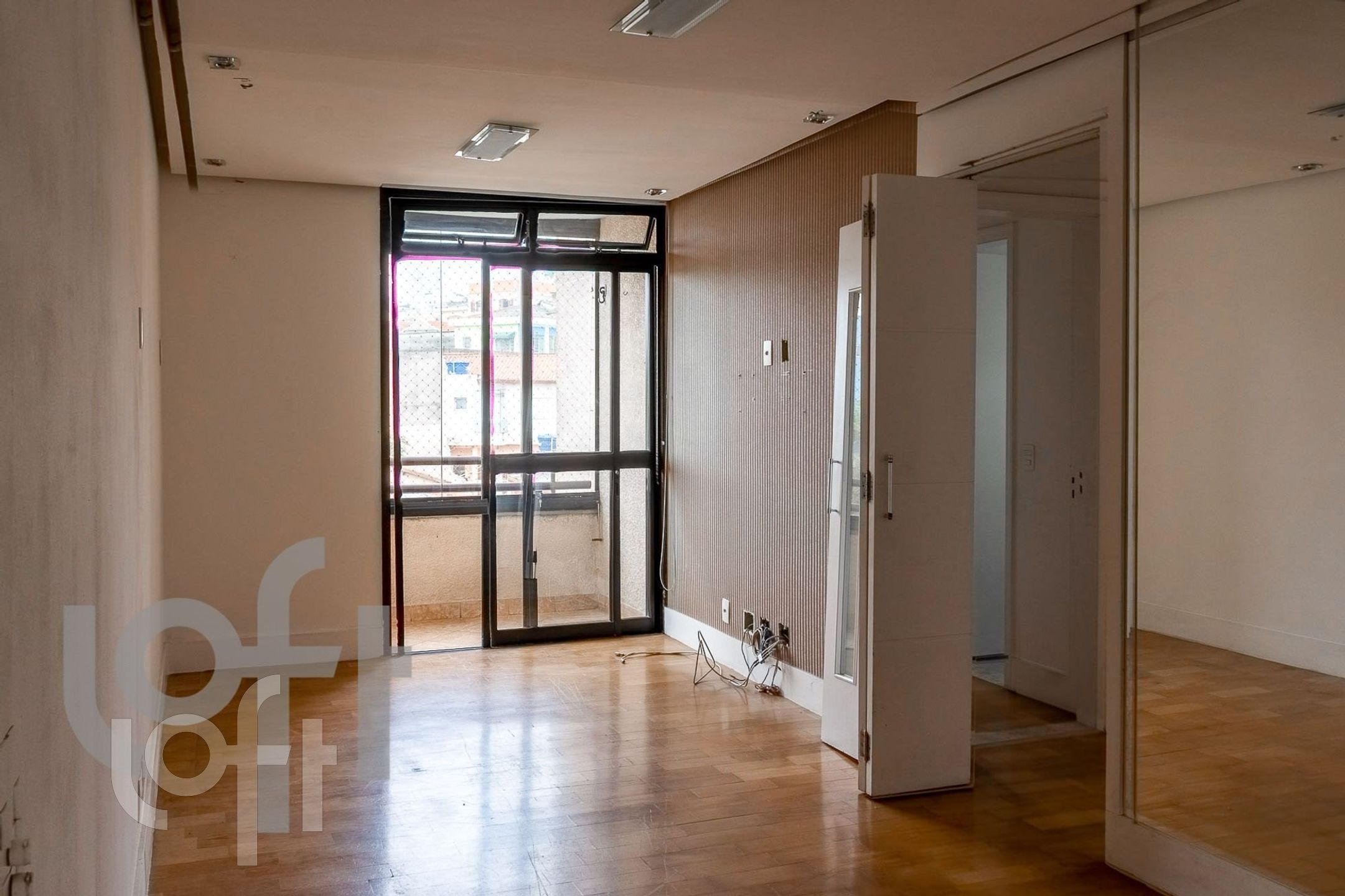 Apartamento à venda com 2 quartos, 70m² - Foto 1