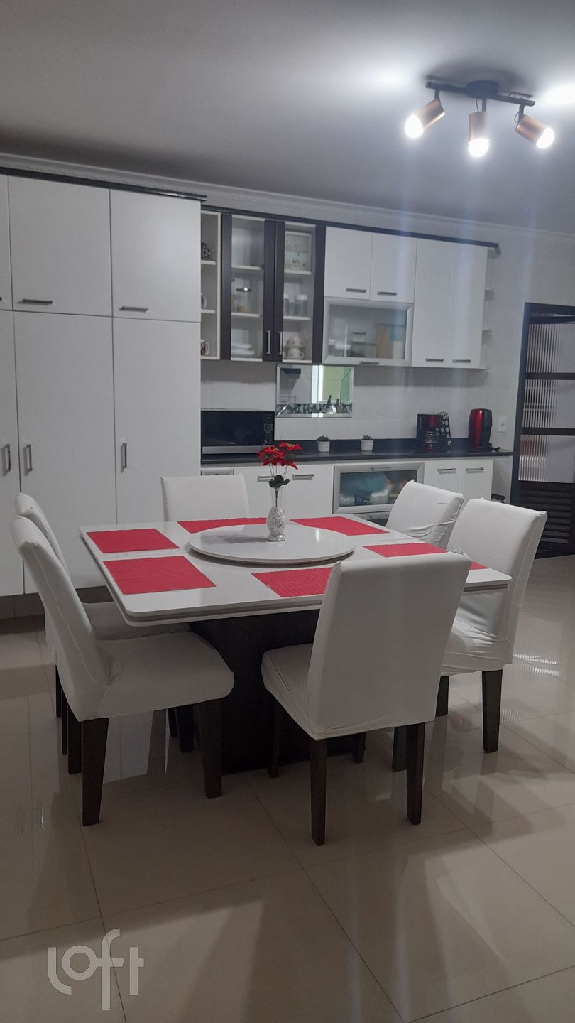 Casa à venda com 2 quartos, 220m² - Foto 2