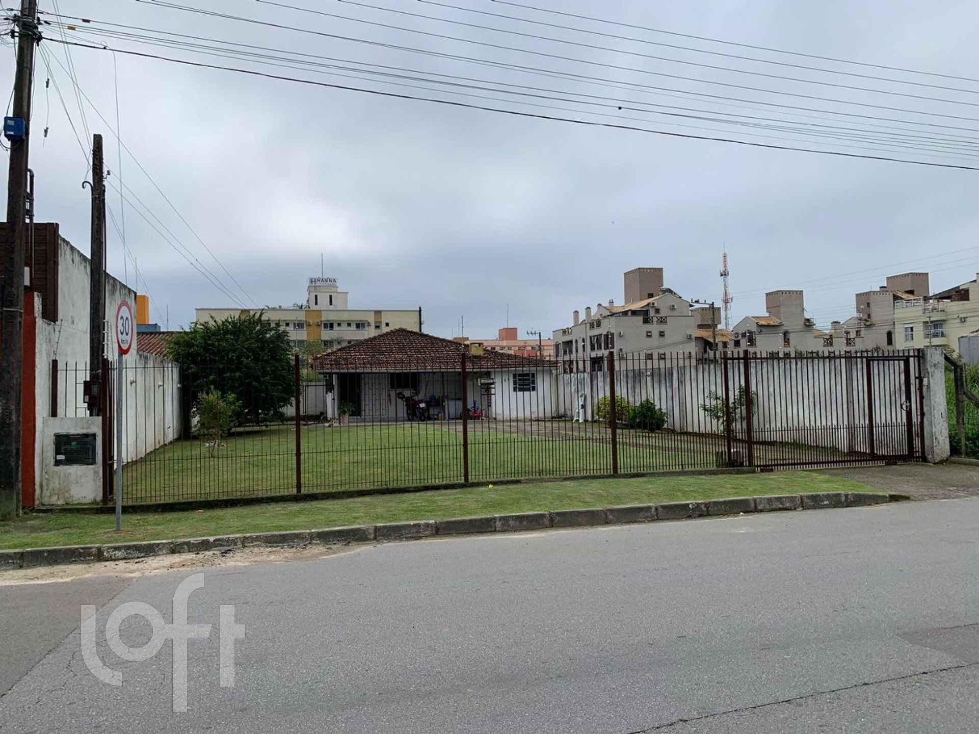 Casa Residencial com 70m², 2 quartos, 4 garagens, no bairro Canasvieiras em Florianópolis