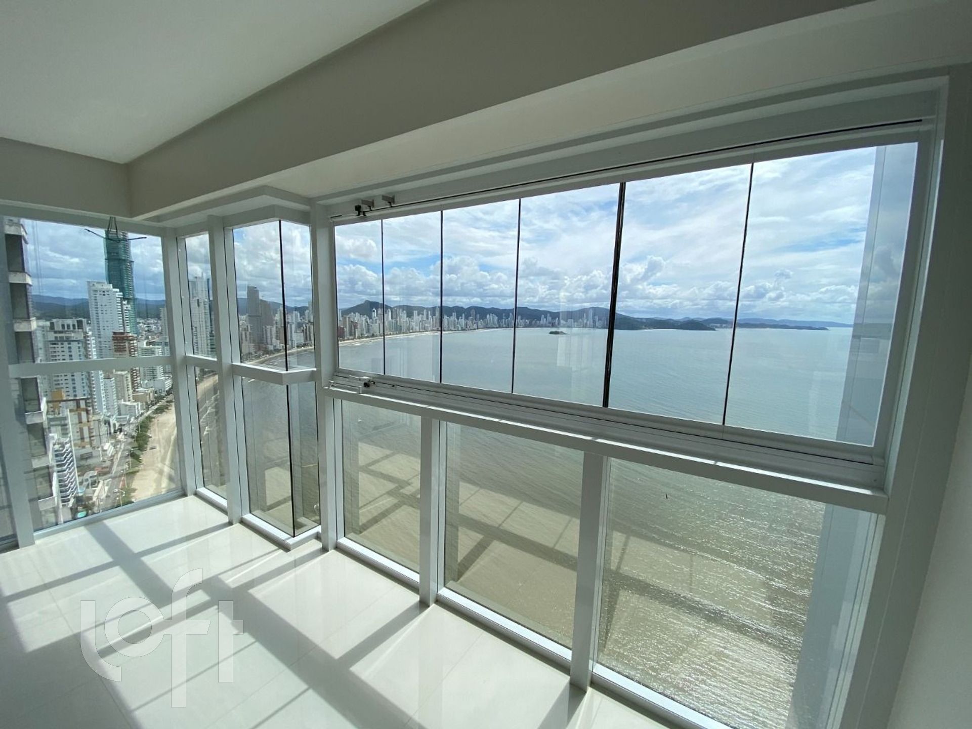 Apartamento à venda em Barra Sul com 237 m², 4 quartos, 4 suítes, 4 vagas