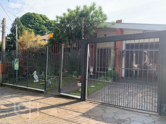 Casa com 190m², 5 dormitórios, 1 suíte, 4 vagas, Vila Ipiranga em Porto Alegre