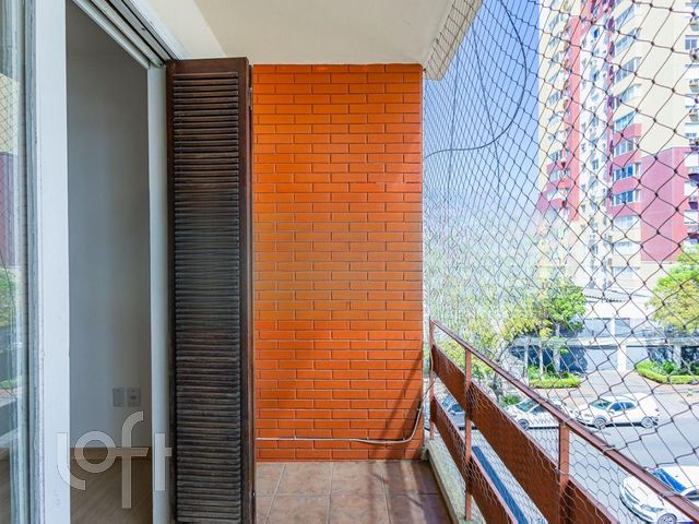 Apartamento com 90m², 3 dormitórios, 2 vagas, Floresta em Porto Alegre