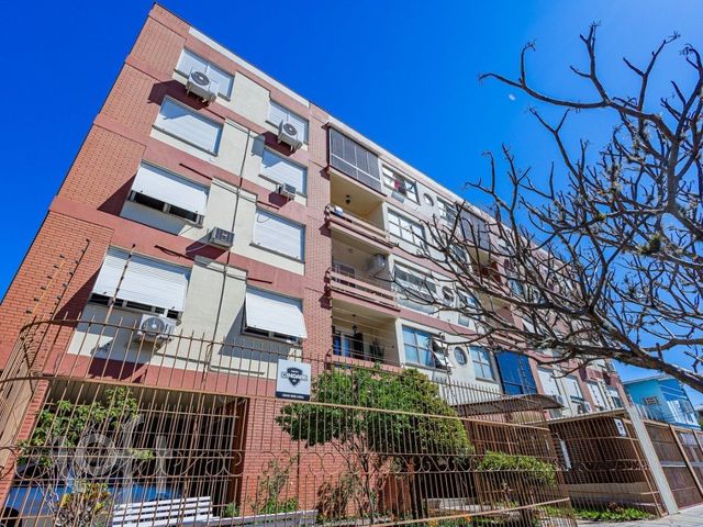 Apartamento com 90m², 3 dormitórios, 2 vagas, Floresta em Porto Alegre