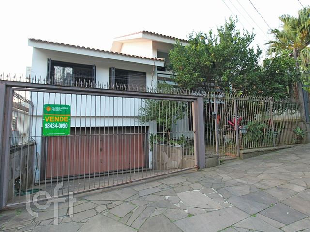 Casa com 450m², 5 dormitórios, 2 suítes, 4 vagas, Vila Ipiranga em Porto Alegre