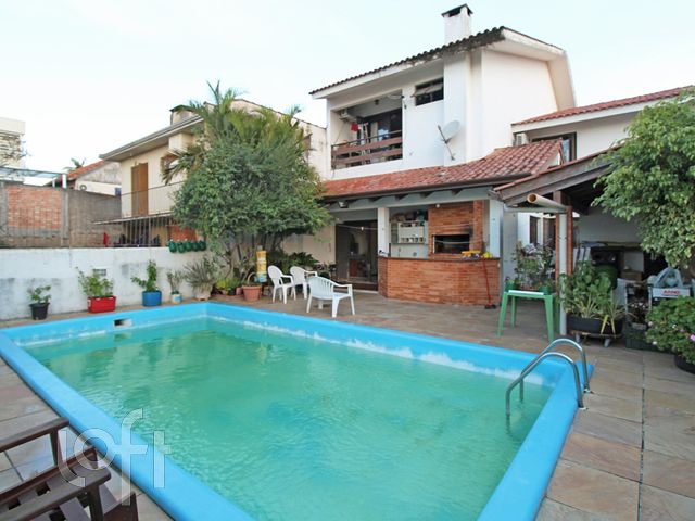 Casa com 450m², 5 dormitórios, 2 suítes, 4 vagas, Vila Ipiranga em Porto Alegre