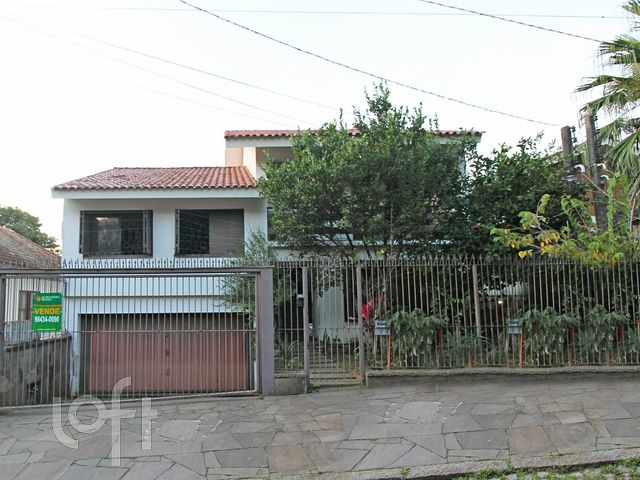 Casa com 450m², 5 dormitórios, 2 suítes, 4 vagas, Vila Ipiranga em Porto Alegre