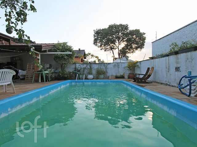Casa com 450m², 5 dormitórios, 2 suítes, 4 vagas, Vila Ipiranga em Porto Alegre