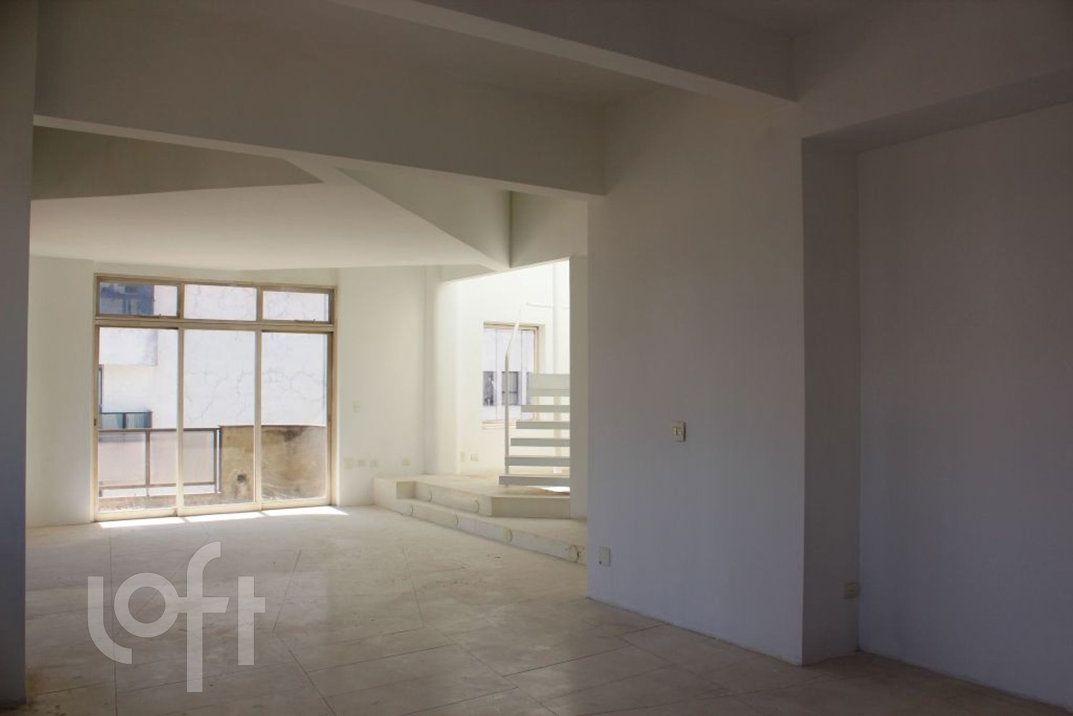 Apartamento à venda com 4 quartos, 642m² - Foto 2