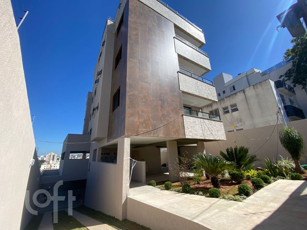 Apartamento à venda com 3 quartos, 122m² - Foto 1